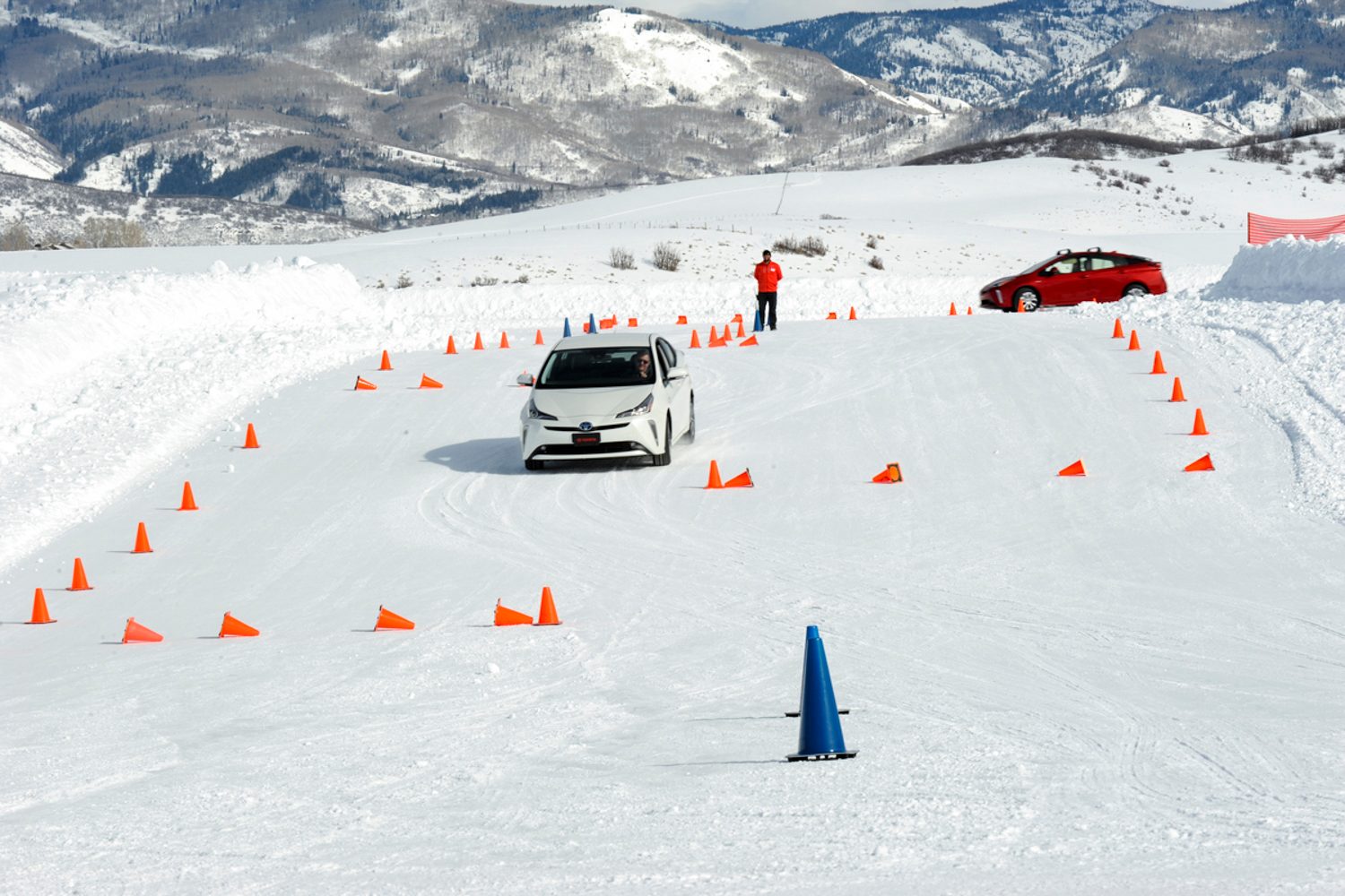 manejamos el toyota prius awd e en la nieve 2019 22