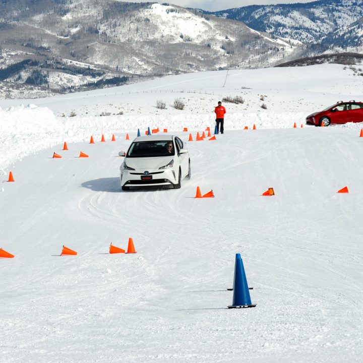 manejamos el toyota prius awd e en la nieve 2019 22