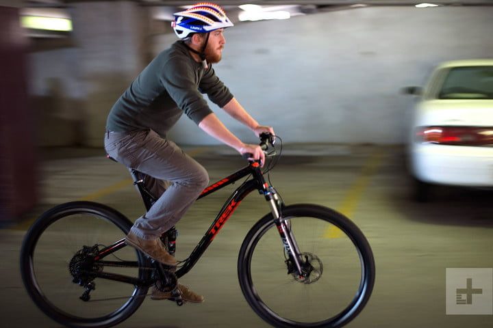 Bling BH60 es uno de los mejores cascos inteligentes