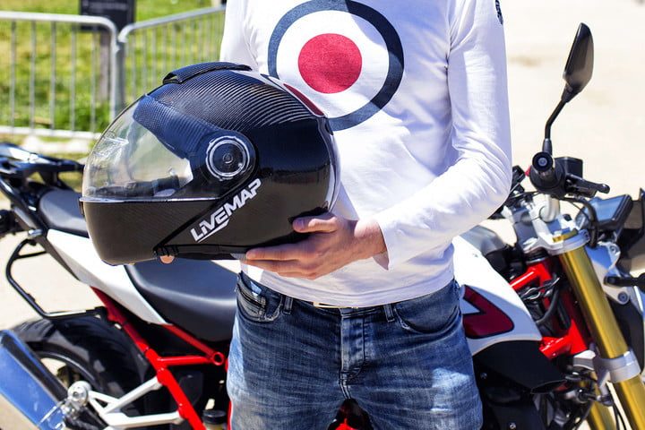 Livemap es un prototipo para motocicleta que utiliza realidad aumentada para navegar.