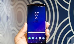 Galaxy s9 en la mano de una persona
