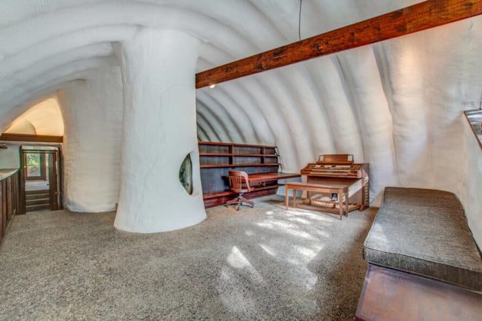 casa river falls hobbit house 10 700x467 c