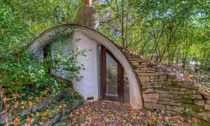 casa river falls hobbit house entrance 700x467 c