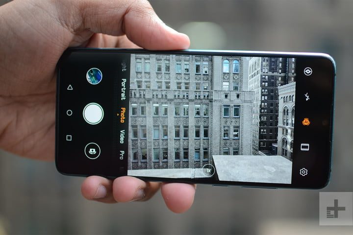 En la comparación Huawei P30 vs. Galaxy S10 vs. iPhone XS el primero tiene una cámara mucho más versátil.