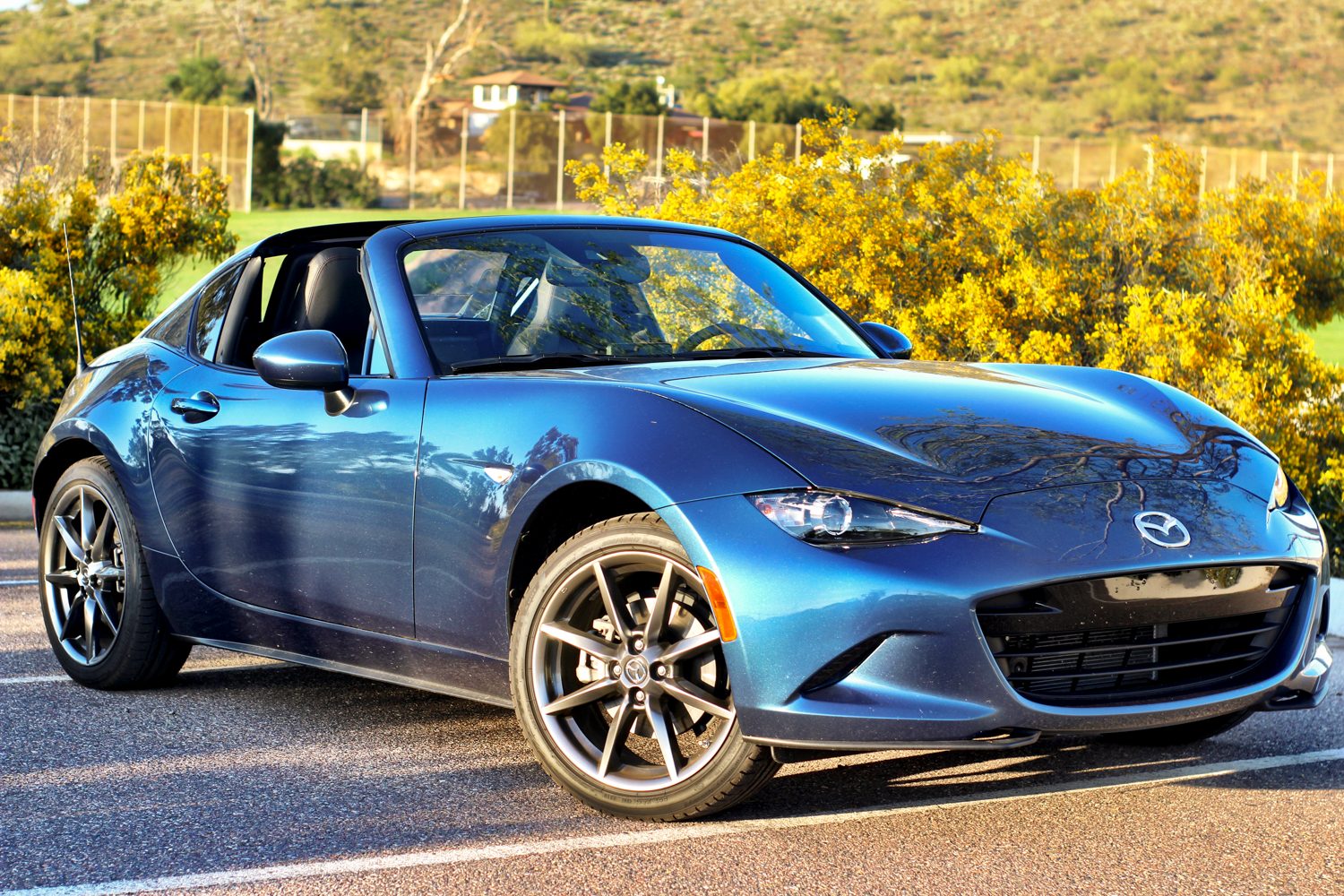 al volante del mazda mx 5 miata 2019 18