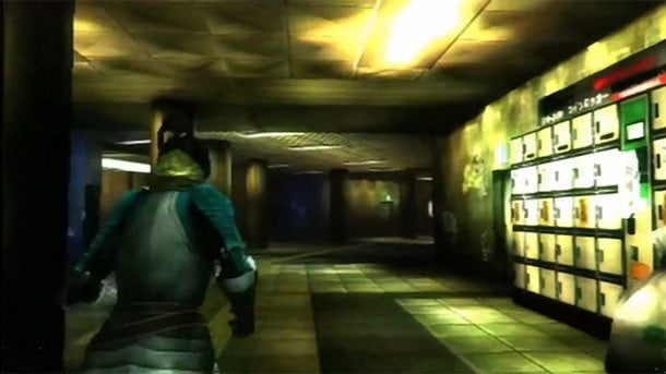 Personaje de Shin Megami Tensei IV entrando a un salon.