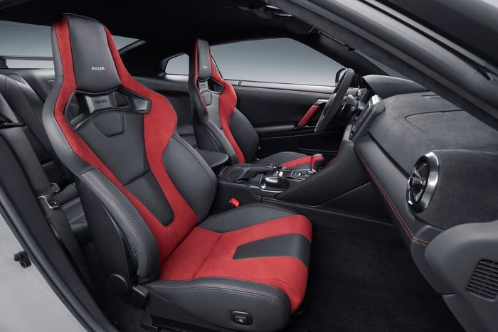 nissan gt r nismo 2020 10 700x467 c