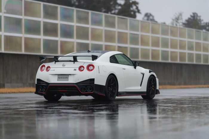 nissan gt r nismo 2020 2 700x467 c
