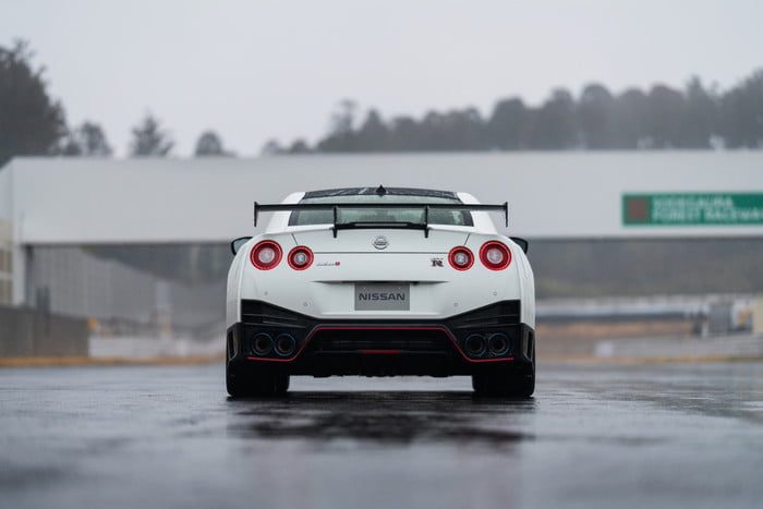 nissan gt r nismo 2020 4 700x467 c