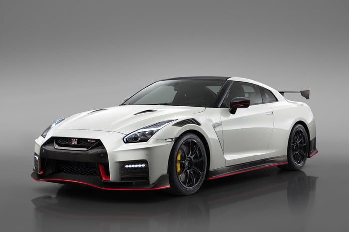 nissan gt r nismo 2020 5 700x467 c