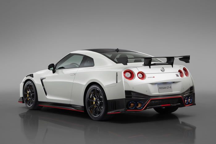 nissan gt r nismo 2020 6 700x467 c