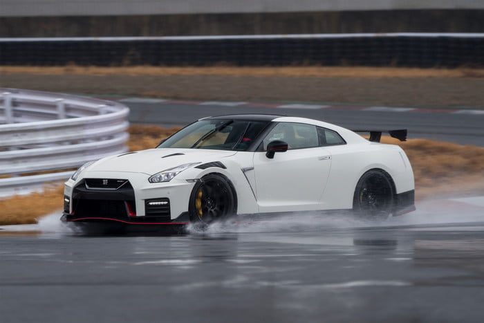 nissan gt r nismo 2020 700x467 c