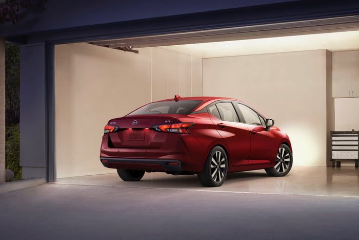 sedan nissan versa 2020 6 700x467 c