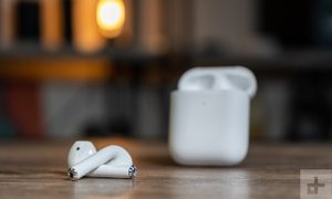 El estuche de carga de los Airpods 2 es superior al de los Jabra Elite Active 65t .