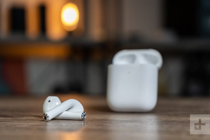 El estuche de carga de los Airpods 2 es superior al de los Jabra Elite Active 65t .