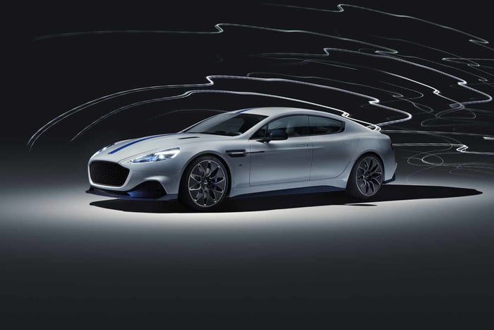 rapid e aston martin 007 rapide official 1 700x467 c