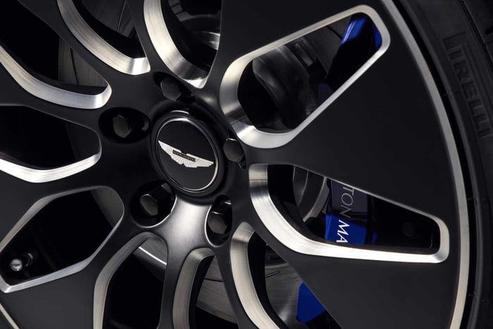 rapid e aston martin 007 rapide official 5 700x467 c