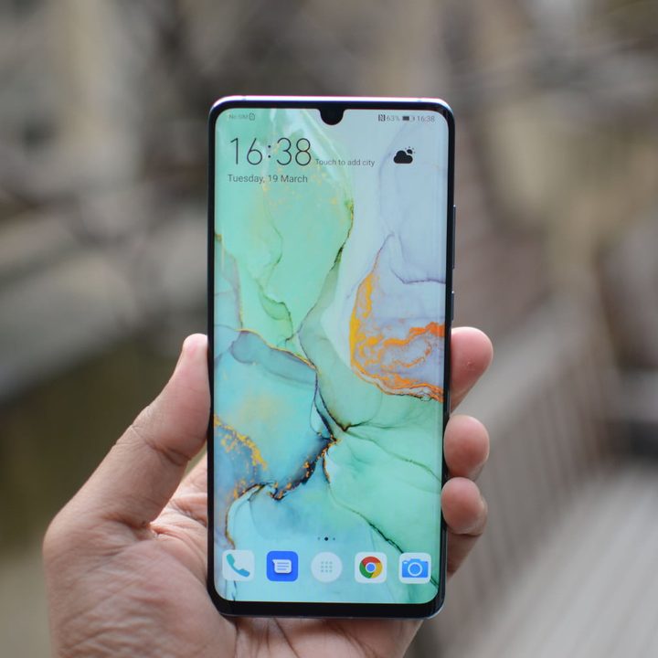 huawei p30 pro vs apple iphone xs max front screen 1500x1000