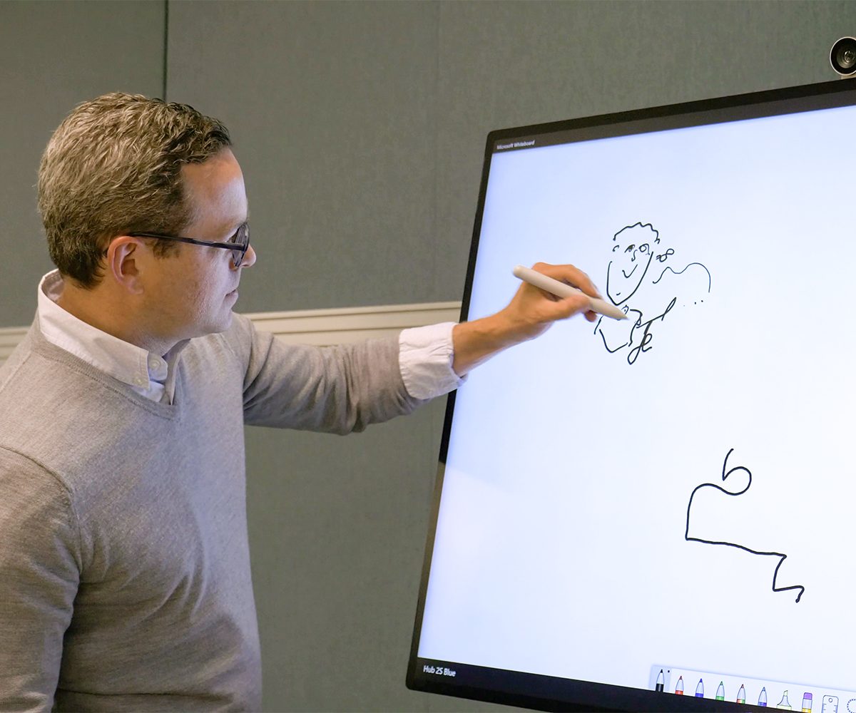 Surface Hub 2S