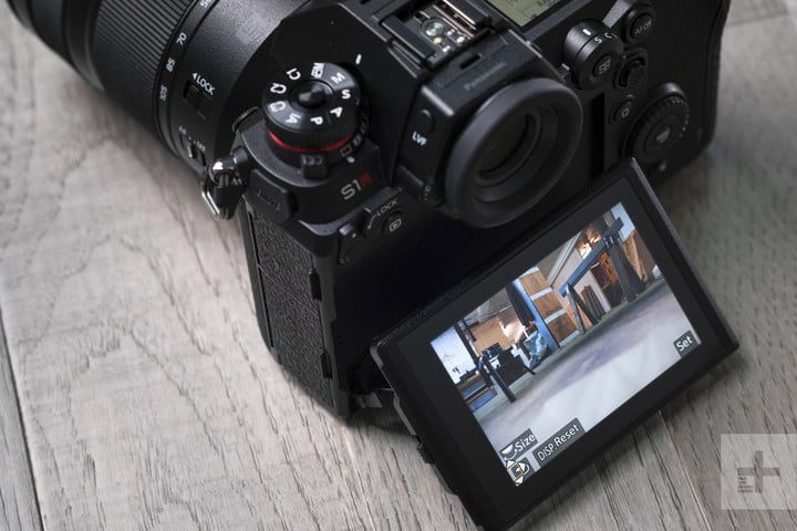 Panasonic Lumix S1R vs. Sony A7R III