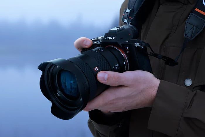 panasonic lumix s1r vs sony a7r iii best of 700x467 c