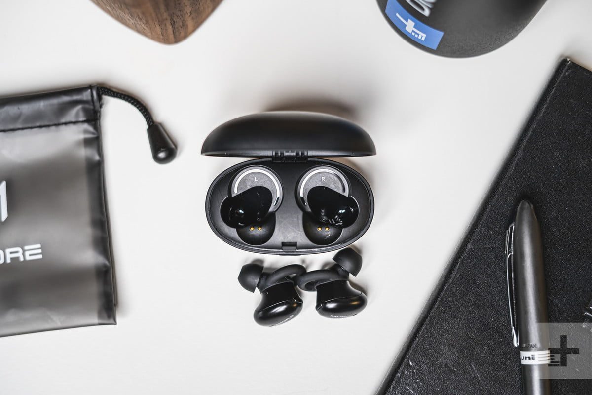 revision 1more stylish 1moore review 8073 800x534 c