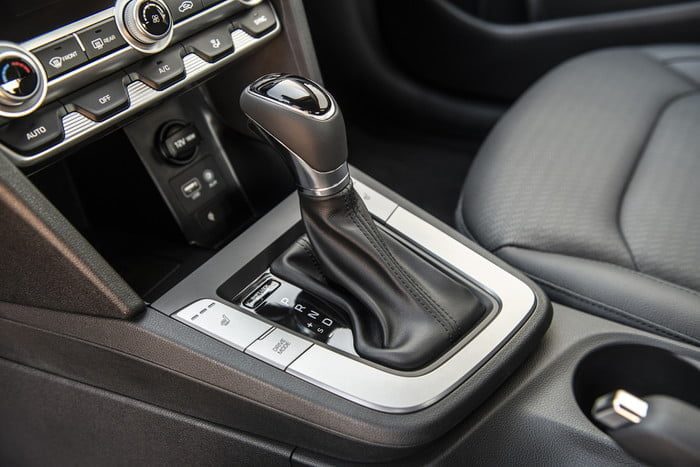 hyundai elantra 2020 precio especificaciones 2019 14 700x467 c