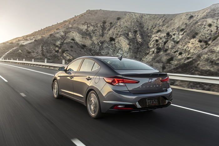 hyundai elantra 2020 precio especificaciones 2019 5 700x467 c