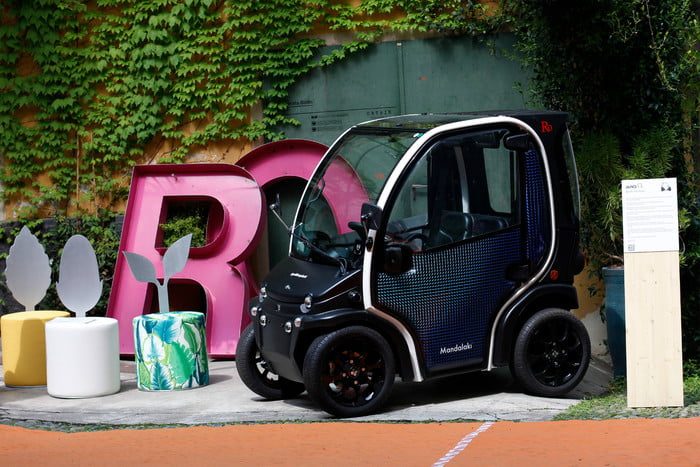 estrima biro 02 electrico o2 recycled plastic car design dezeen 2364 col 2 700x467 c