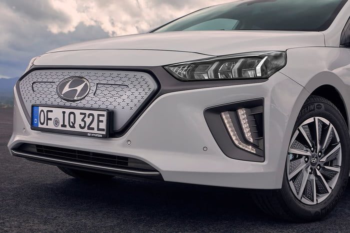 hyundai ioniq electric 2020 csm new 24 1610 48ea0380f8 700x467 c