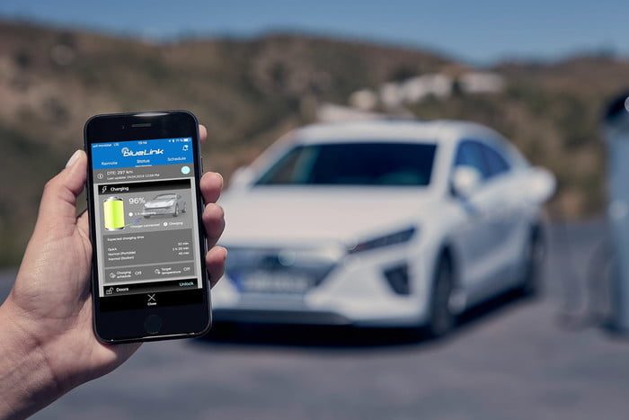 hyundai ioniq electric 2020 csm new blue link 1 1610 a3c34f9e26 700x467 c