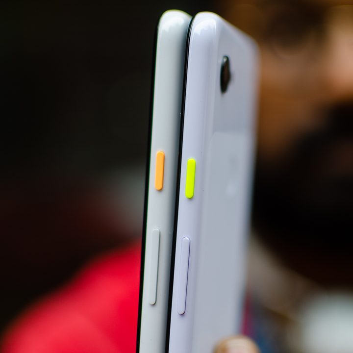 pixel 3 de rango medio 3a xl both hands on 4