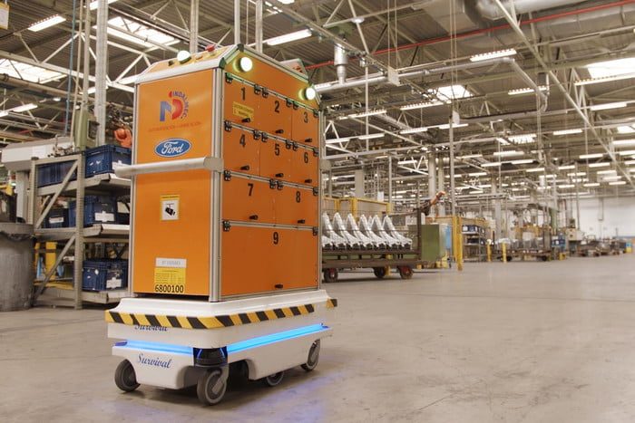ford robot autonomo survival self driving makes life easier for employees 2 700x467 c