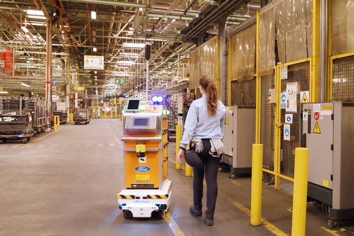 ford robot autonomo survival self driving makes life easier for employees 7 700x467 c