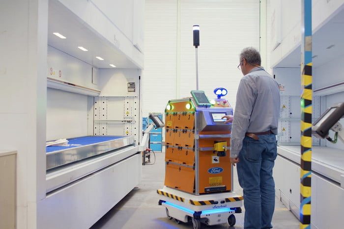 ford robot autonomo survival self driving makes life easier for employees 700x467 c