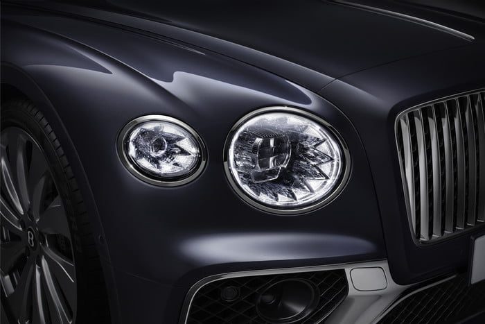 bentley flying spur 2020 11 700x467 c