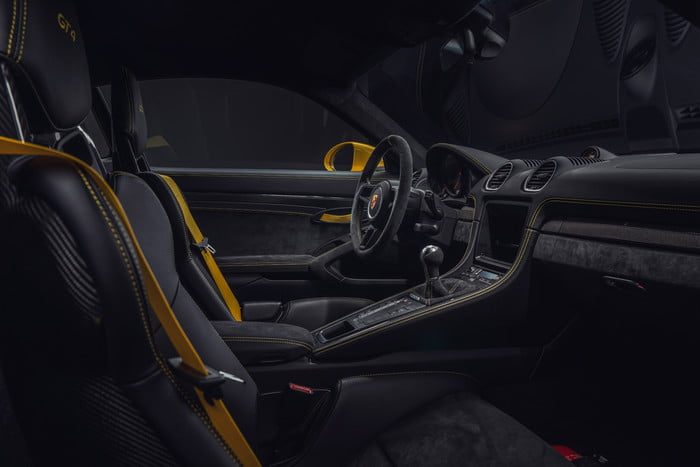 porsche 718 cayman spyder gt4 2020 6 700x467 c