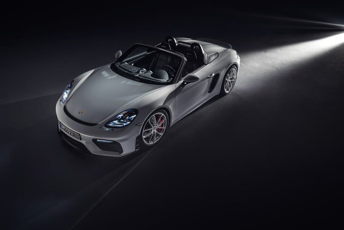 porsche 718 cayman spyder gt4 2020 7 700x467 c