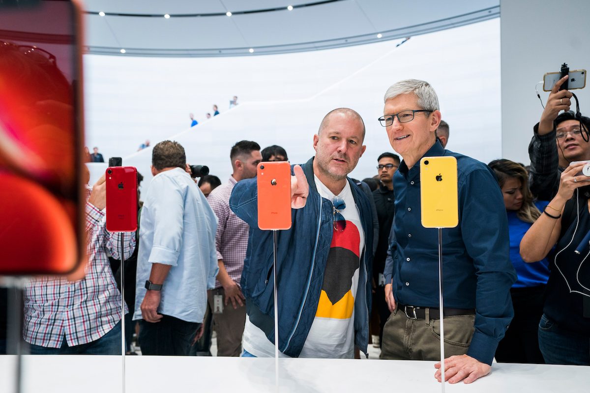 Tim Cook junto a Jony Ive en California