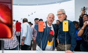 Tim Cook junto a Jony Ive en California