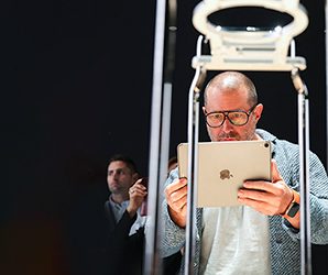 director diseno jony ive deja apple ceo tim cook delivers keynote at annual worldwide developers conference