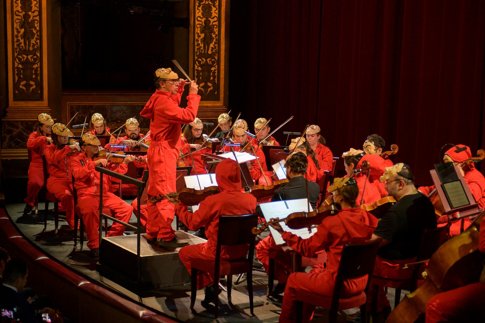 tercera temporada la casa de papel netflix part 3 premiere bogota  colombia