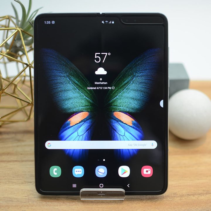 Galaxy Fold vs. Galaxy S10 Plus