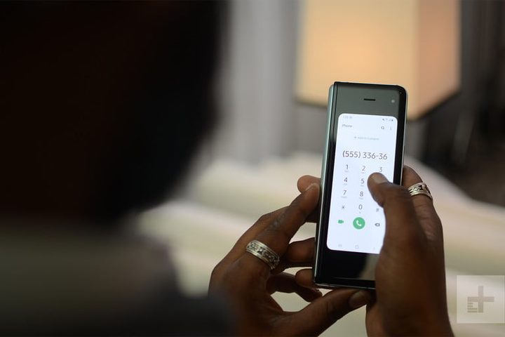 Galaxy Fold vs. Galaxy S10 Plus