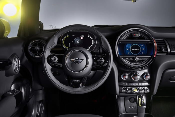 mini cooper electrico se 2020 p90357972 highres 700x467 c