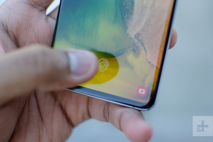 Galaxy Fold vs. Galaxy S10 Plus