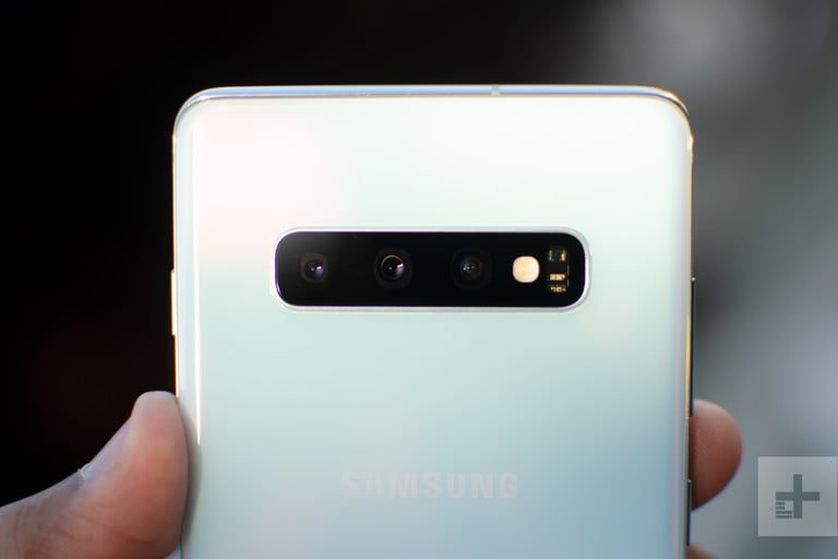 Galaxy Fold vs. Galaxy S10 Plus