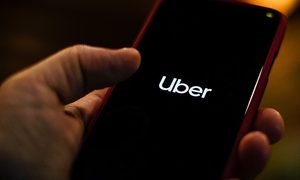 Uber ejecutándose en un celular