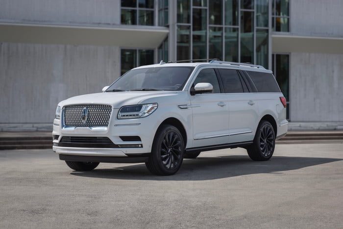 lincoln navigator 2020 white c2 700x467 c