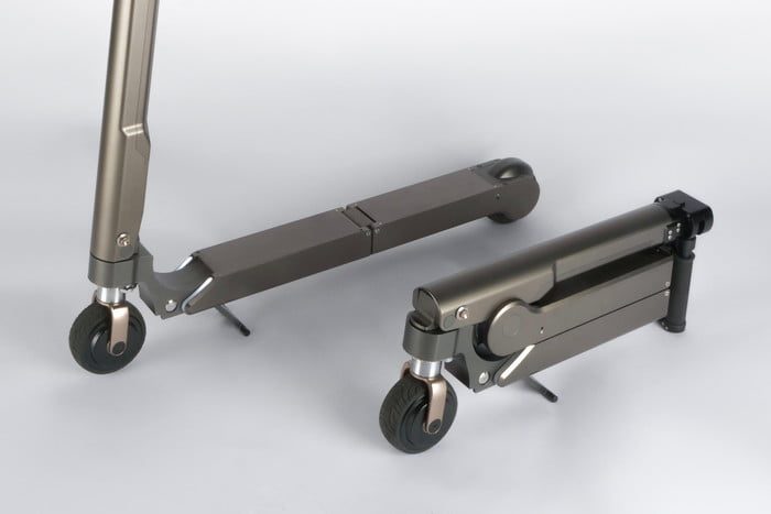 hyundai scooter electrico large 38310 hyundaimotorgrouprevealspersonalelectricscootercapableof20kmrange 700x467 c